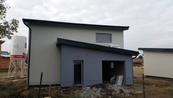 Naše vzorové domy mají už své kabátky