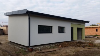 Naše vzorové domy mají už své kabátky