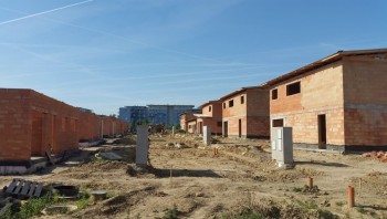 Dokončujeme střechy u RD v 1. etapě