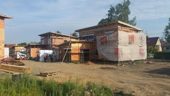 Stavby domů jsou plném proudu