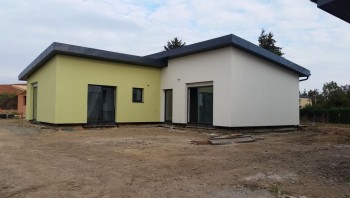 Naše vzorové domy mají už své kabátky
