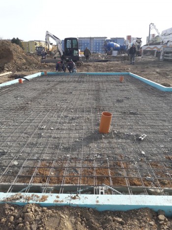 Betonáž základových desek u některých domů